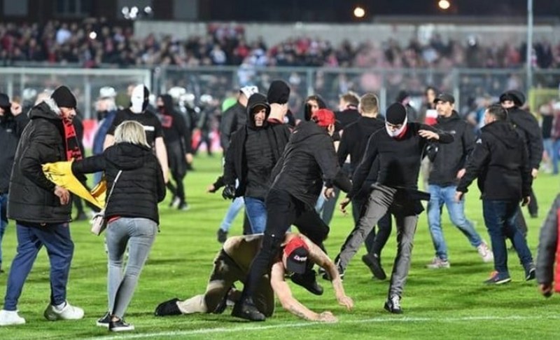 Hooligan Là Gì? Hậu Quả Và Cách Ngăn Chặn Hooligan Trong Bóng Đá