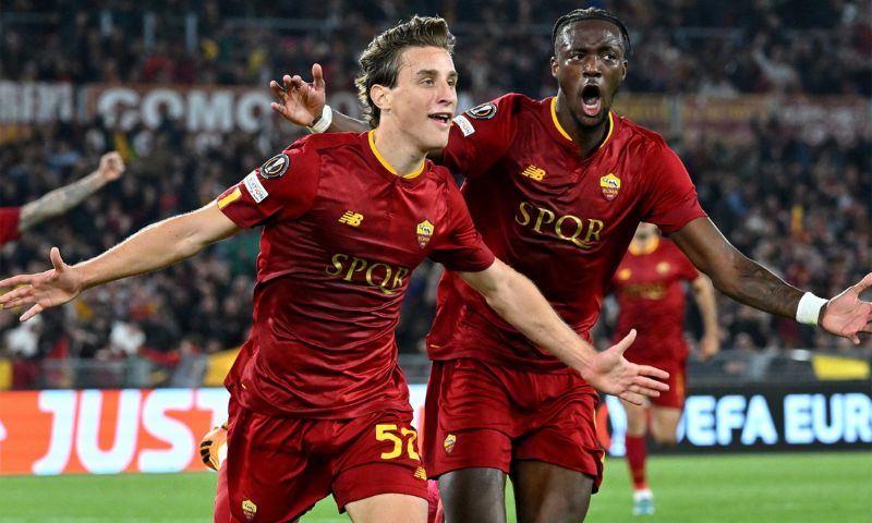 Một Tiền Vệ Nên Chơi Như Thế Nào? Bí Quyết Tỏa Sáng